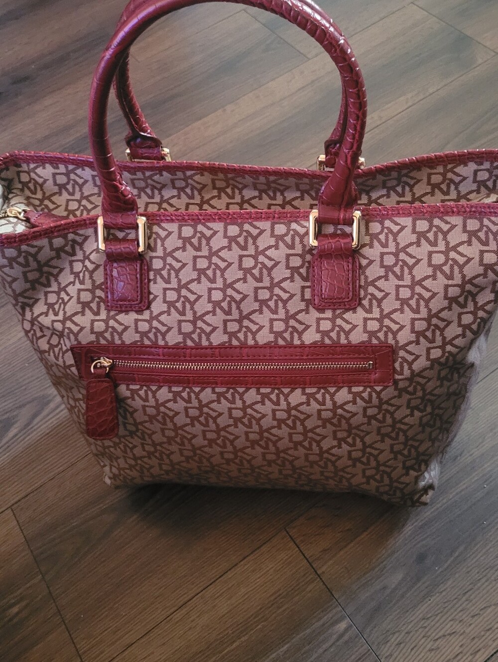 NEWLIKE CONDITION DKNY RED LOGO JACQUARD BAG